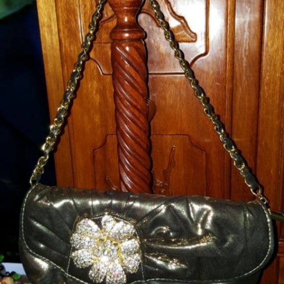 2 ways to use crossbag or Wristlet - Picture 5 of 5